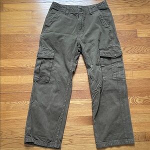 Olive green wide leg camo pants 100% cotton size 31